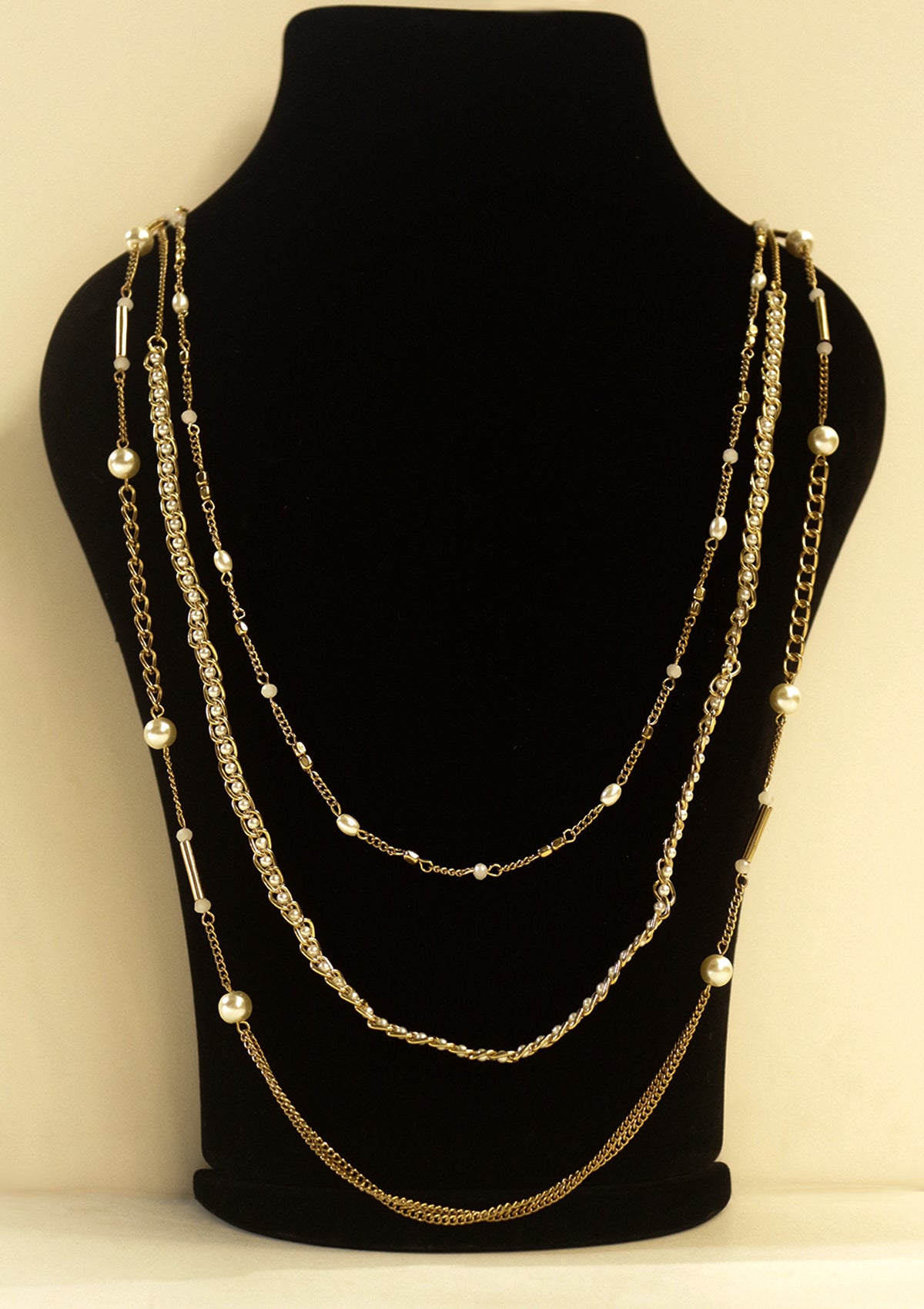 Pearl beaded multilayered necklace