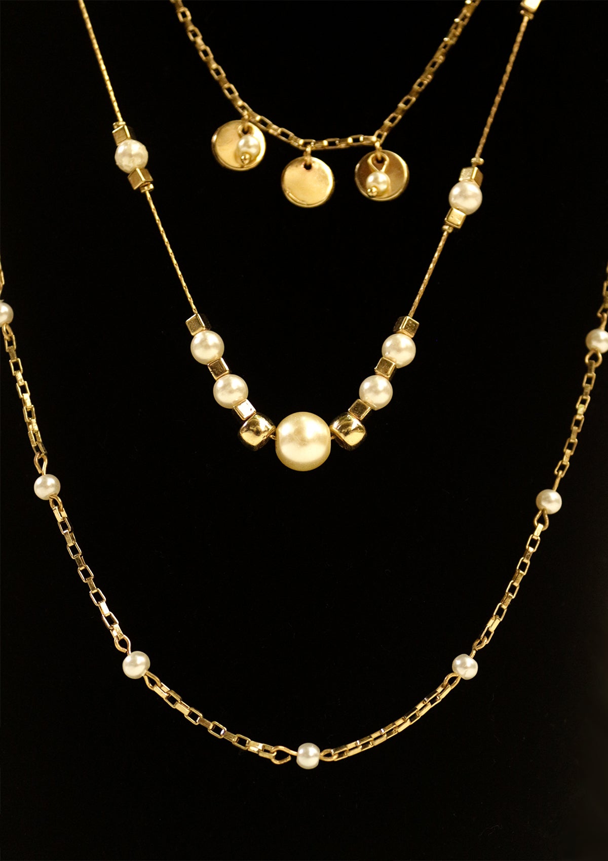 Multilayed bohemian pearl necklace