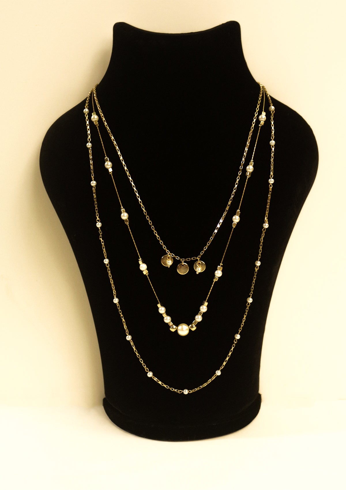 Multilayed bohemian pearl necklace