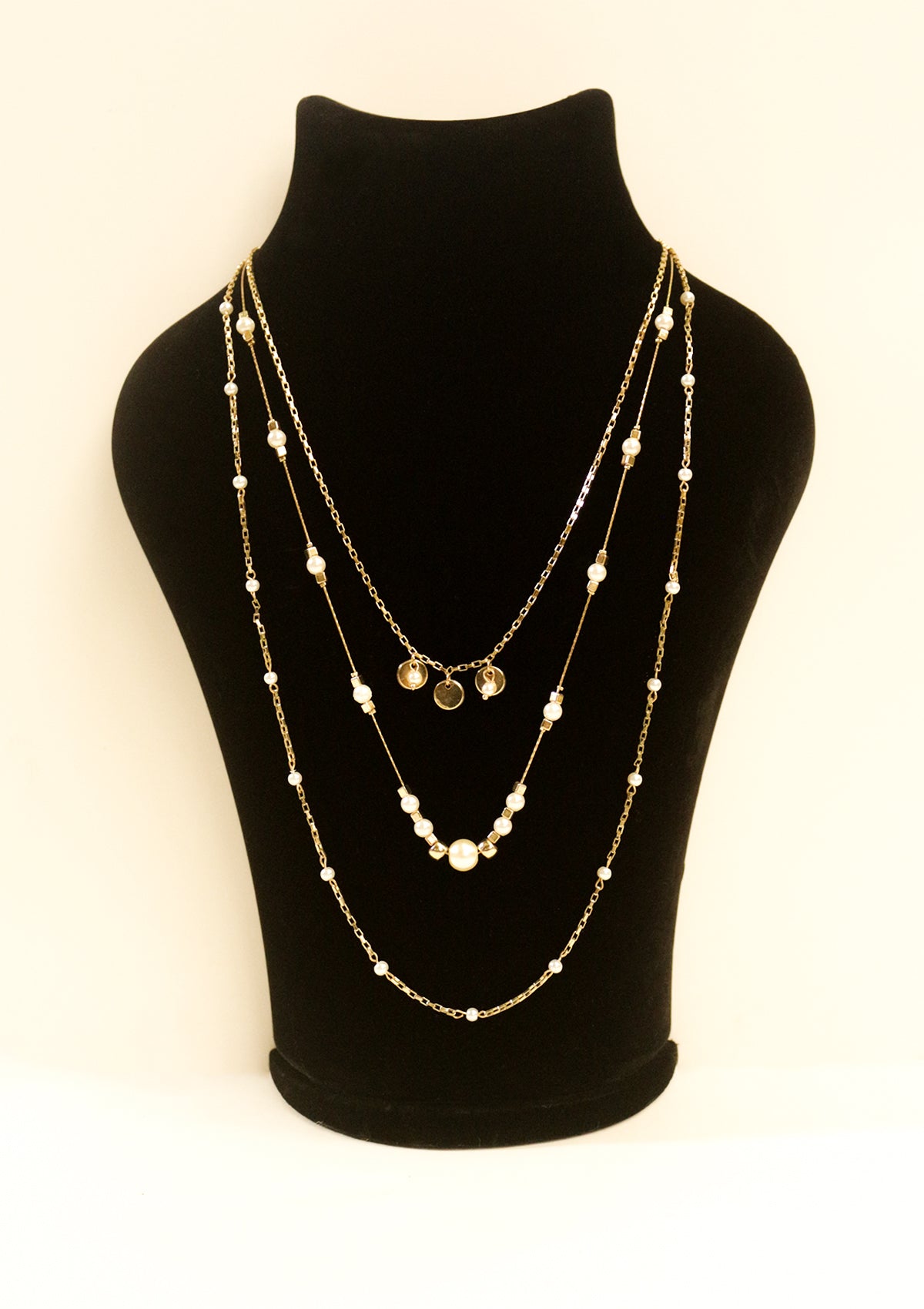 Multilayed bohemian pearl necklace