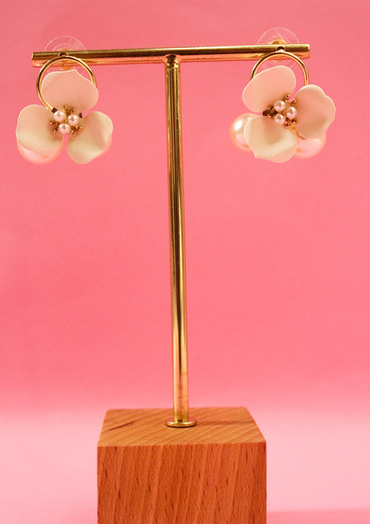 Flower stud earrings