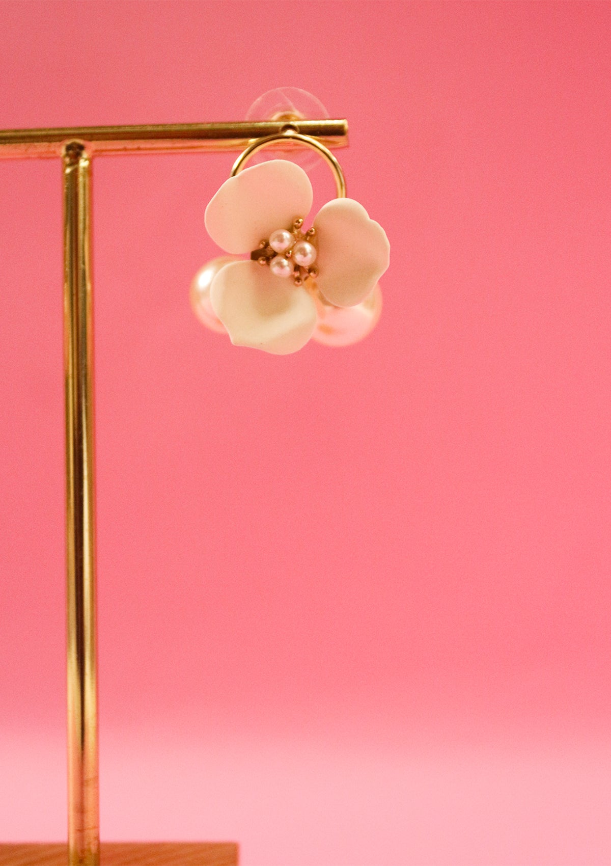 Flower stud earrings