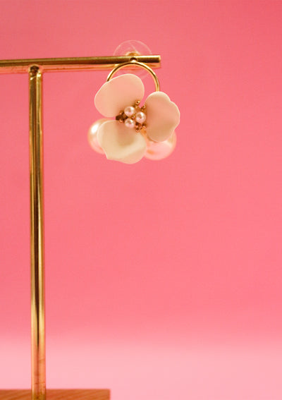 Flower stud earrings