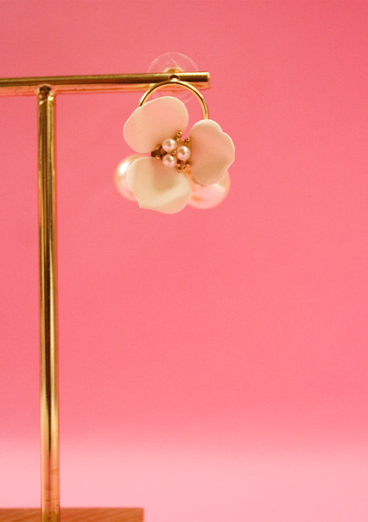 Flower stud earrings