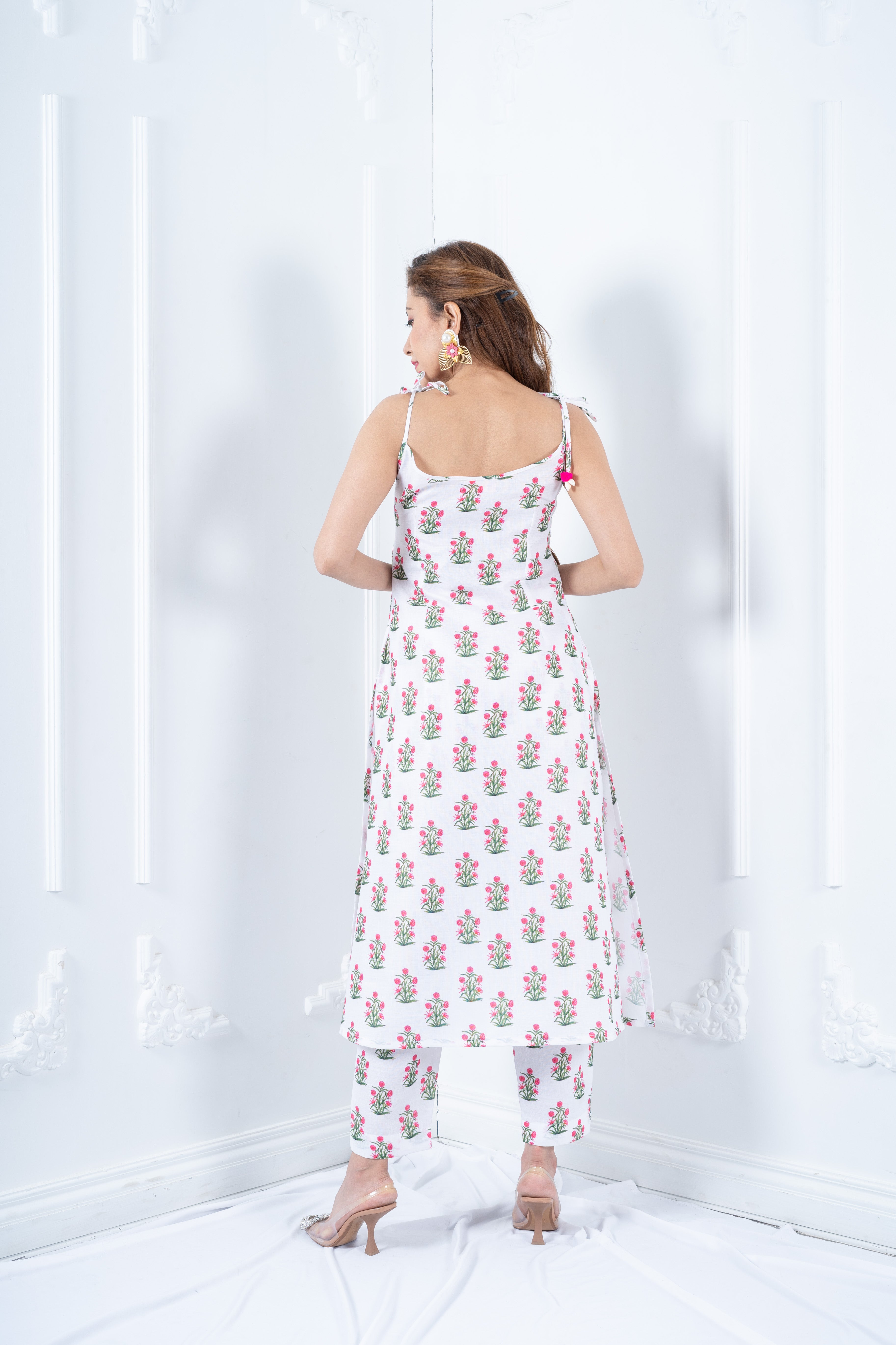 White Floral Cotton Kurta Set with Shoulder Knots