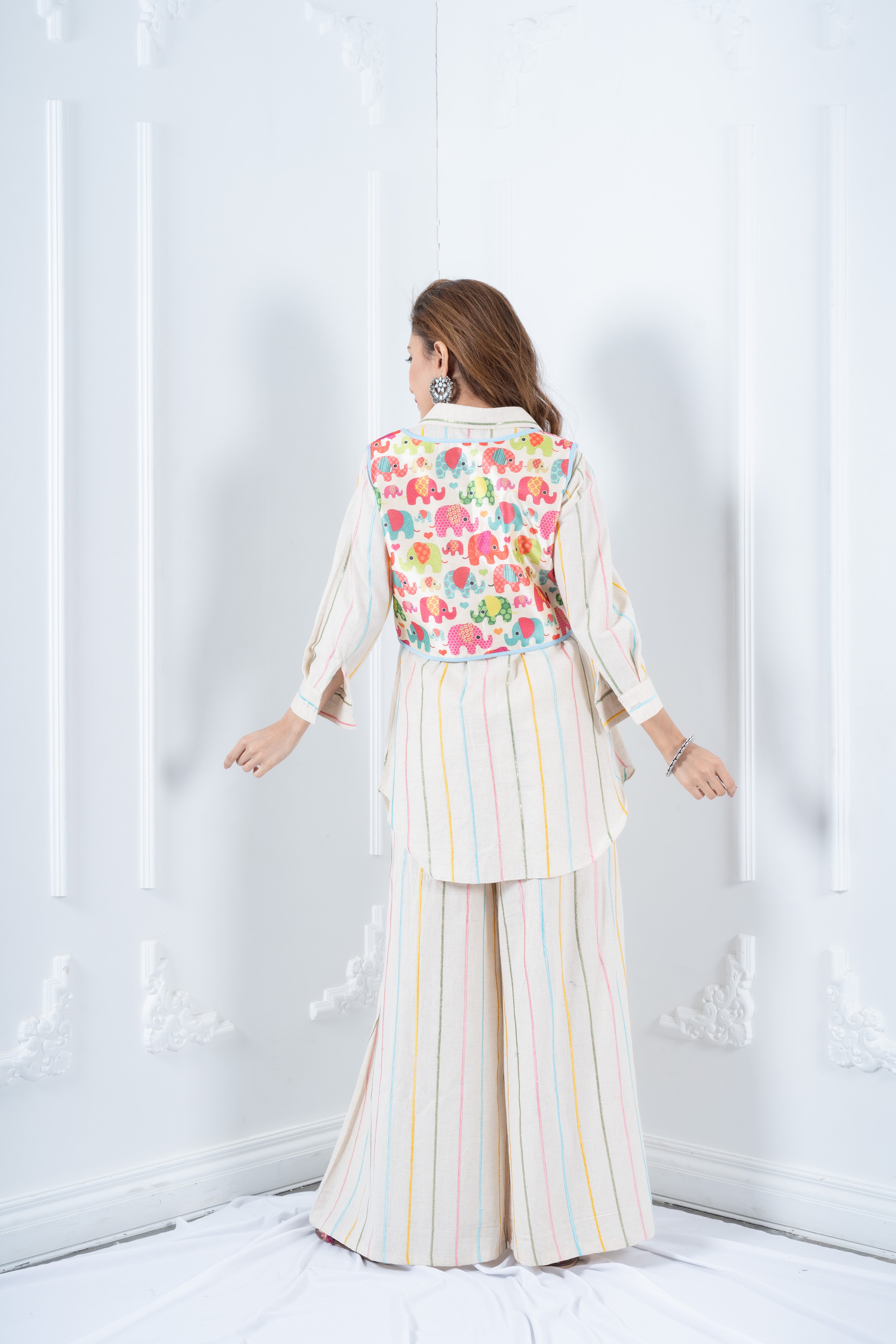 Off white kurta set with elephant printed jacket